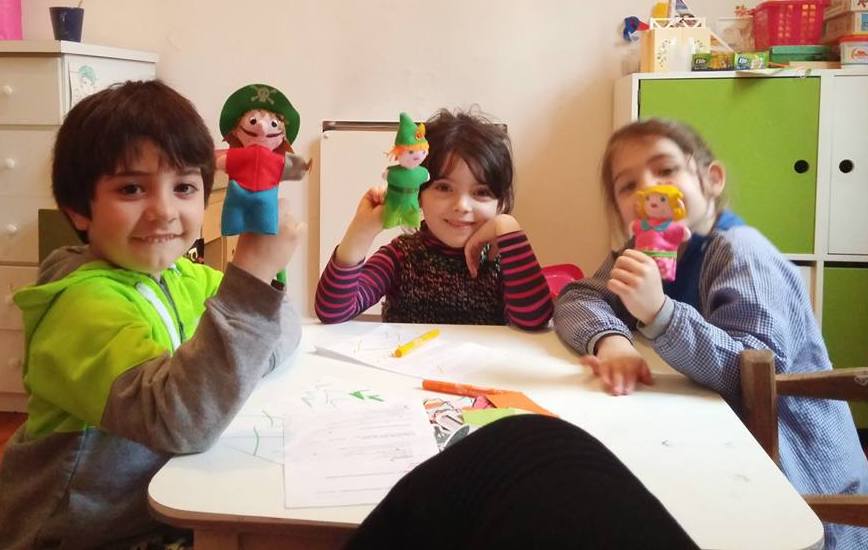 Children with puppets in English lesson